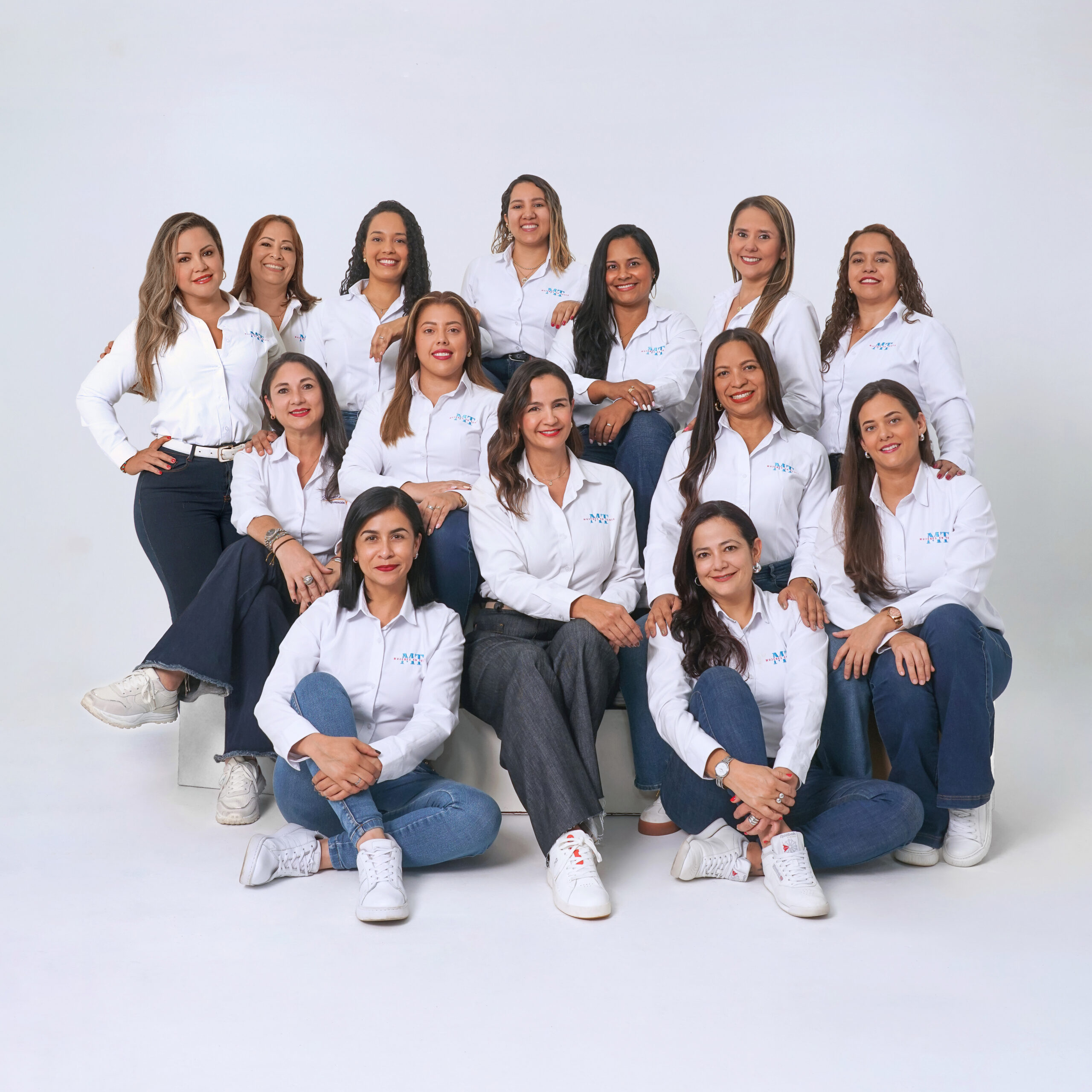MUJERES EN TENIS, COLECTIVO DE MUJERES EDITORIAL INFINITO